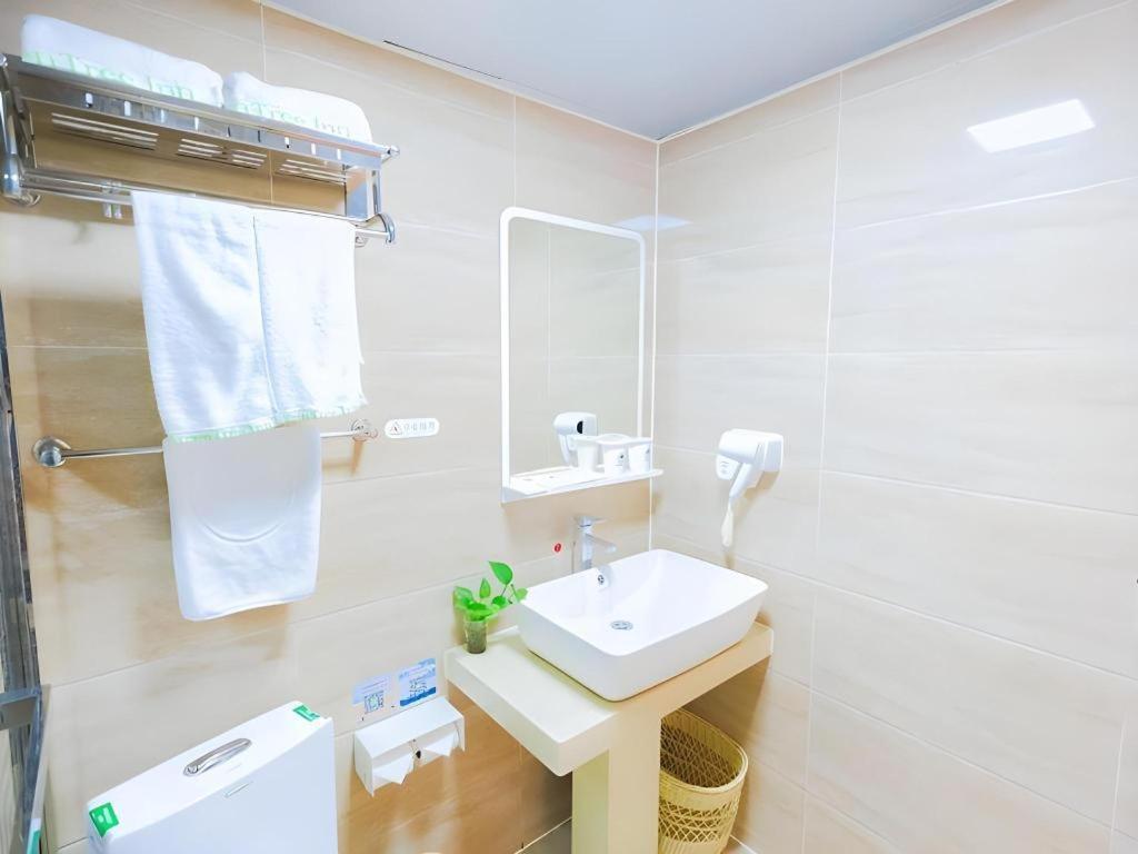 Greentree Inn Shanghai Guangxin Road Tongji Hospital Express Hotel Dış mekan fotoğraf